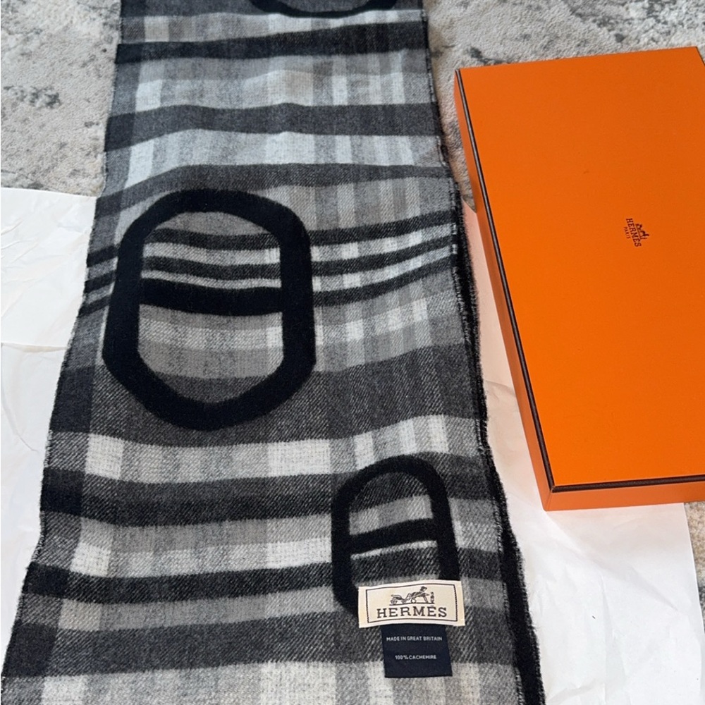 Hermès Black and Gray Wool Scarf
